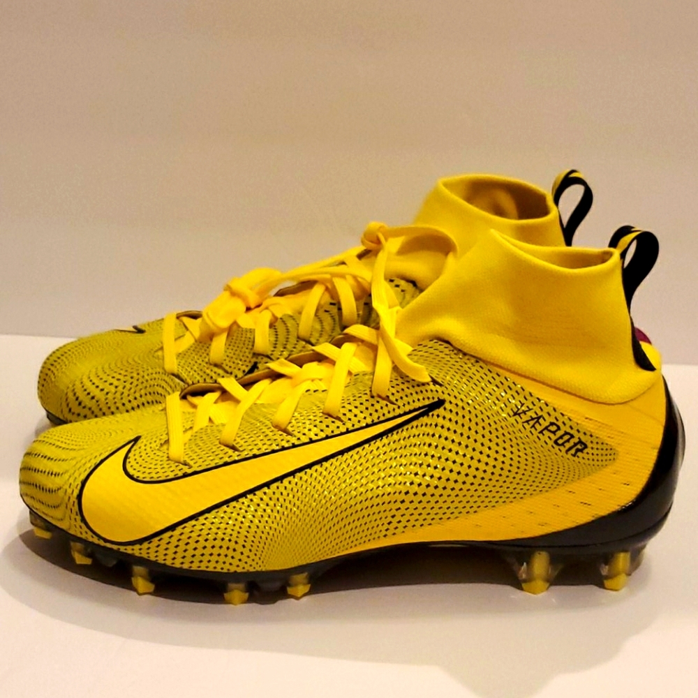 NWOB Nike Vapor Untouchable Pro 3 Football Cleats